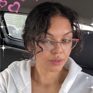 Meet your Posher, Desiree